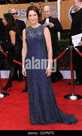 Gen 26, 2013 - Los Angeles, California, Stati Uniti - Edie Falco arriva per il 2013 SAG Awards presso lo Shrine Auditorium. (Credito Immagine: © Lisa O'Connor/ZUMAPRESS.com) Foto Stock