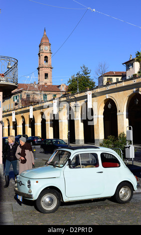 Una vecchia FIAT 600 a Bra, Italia. Foto Stock