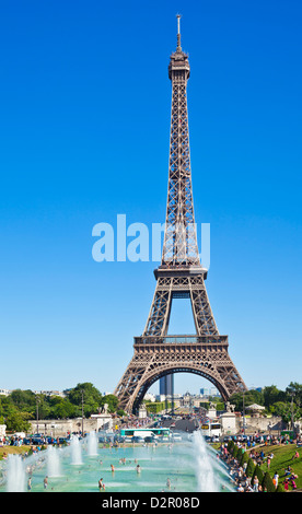 La Torre Eiffel e del Trocadero fontane, Parigi, Francia, Europa