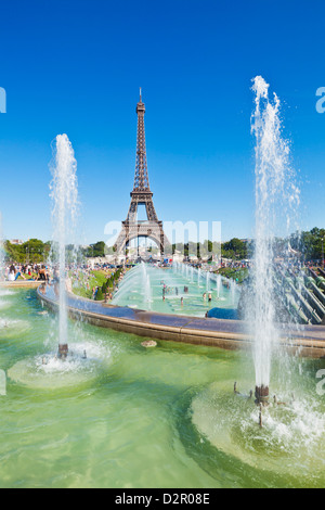 La Torre Eiffel e del Trocadero fontane, Parigi, Francia, Europa