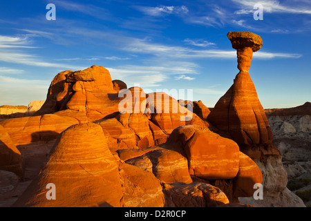 Toadstool Paria Rimrocks al tramonto, vicino a Kanab, Grand Staircase-Escalante monumento nazionale, Utah, Stati Uniti d'America Foto Stock