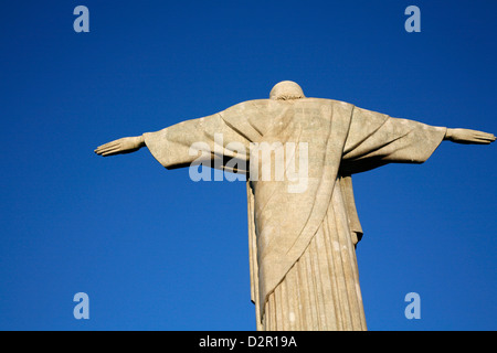 La statua del Cristo Redentore sulla cima del monte Corcovado, Rio de Janeiro, Brasile, Sud America Foto Stock
