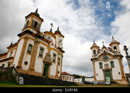 Sao Francisco de Assis e Nossa Senhora do Carmo chiese a Praca Minas Gerais, Mariana, Minas Gerais, Brasile Foto Stock