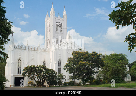 La facciata della cattedrale, Cattedrale di San Paolo, Calcutta, West Bengal, India Foto Stock