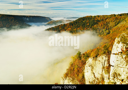 Vista da Eichfelsen della Donautal (Valle del Danubio), vicino a Beuron, Baden-Württemberg, Germania, Europa Foto Stock