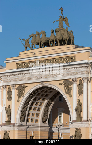 L'arco del General Staff Building, la Piazza del Palazzo a San Pietroburgo, Russia, Europa Foto Stock