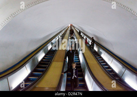 Stazione Punhung, uno dei molti 100 metro di profondità dalle stazioni della metropolitana sulla metropolitana di Pyongyang rete, Pyongyang, Corea del Nord Foto Stock