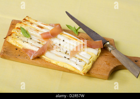 Gli asparagi cotti in pasta Foto Stock