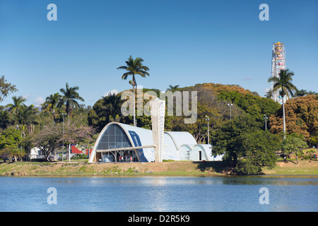 Chiesa di San Francesco di Assisi, progettato da Oscar Niemeyer, Lago Pampulha, Pampulha, Belo Horizonte, Minas Gerais, Brasile Foto Stock