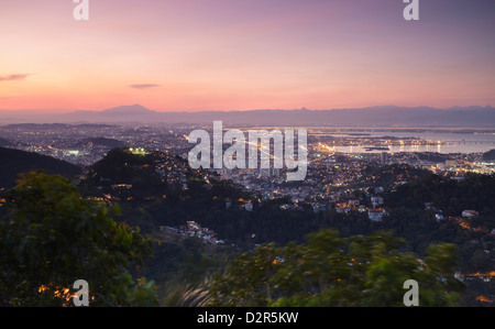 Vista sul centro della città al tramonto, Rio de Janeiro, Brasile, Sud America Foto Stock