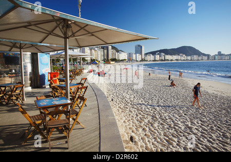 Beachside cafe, Copacabana, Rio de Janeiro, Brasile, Sud America Foto Stock