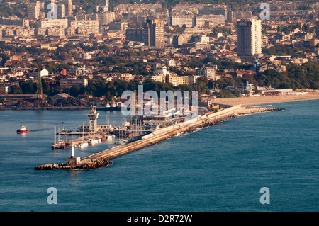 Vista verso il porto di Varna o porta (terminal passeggeri ) dal Asparuhovo e di Galata.panorama della città Foto Stock