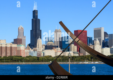 Chicago cityscape, il Planetarium Adler Meridiana in primo piano con la Willis Tower, al di là di Chicago, Illinois, Stati Uniti d'America Foto Stock