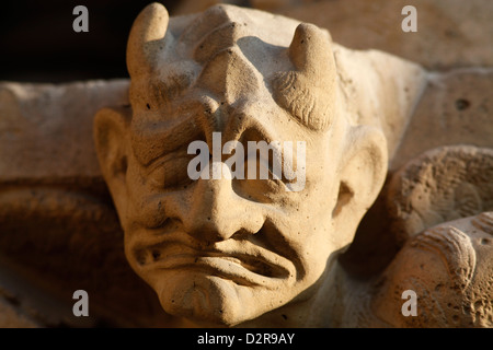 Scultura sulla facciata occidentale, la cattedrale di Notre Dame, Paris, Francia, Europa Foto Stock