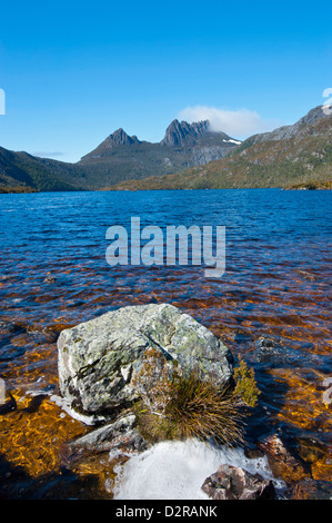 Lago di colomba e Cradle Mountain, Cradle Mountain-Lake St Clair National Park, la Tasmania, Australia Foto Stock