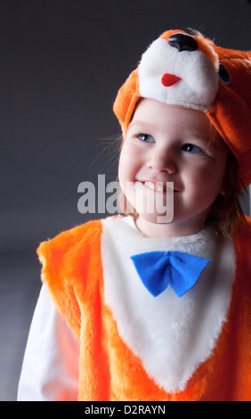 Piccola bambina vestito con una tuta di fox .Closeup Foto Stock