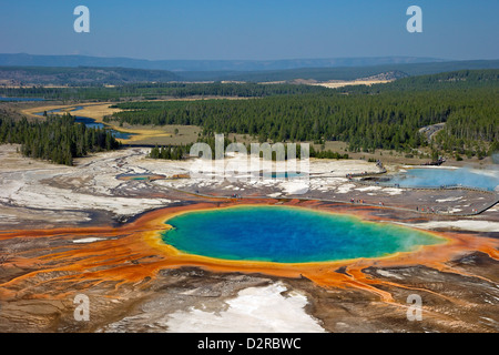 Grand Prismatic Spring, Midway Geyser Basin, il Parco Nazionale di Yellowstone, Wyoming USA