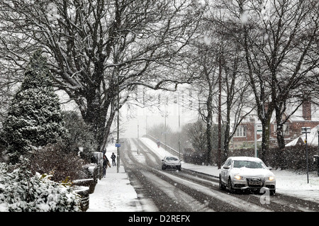 Condizioni di neve nei sobborghi di Londra Foto Stock