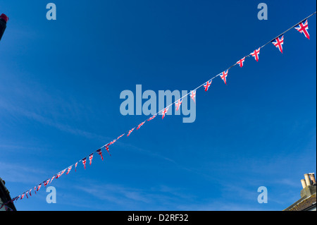 Unione Jack bunting, cielo blu Foto Stock