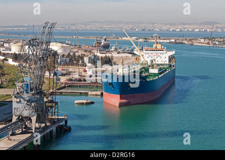 La Goulette, Tunisia, una nave nel porto commerciale di La Goulette Foto Stock