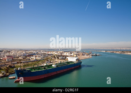 La Goulette, Tunisia, una nave nel porto commerciale di La Goulette Foto Stock