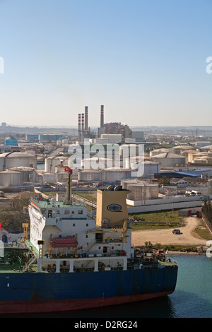 La Goulette, Tunisia, una nave nel porto commerciale di La Goulette Foto Stock