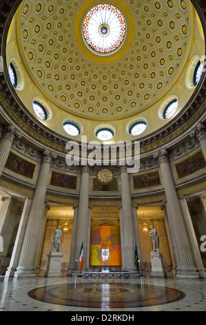 Vista verticale della Rotunda all'interno del Municipio di Dublino. Foto Stock