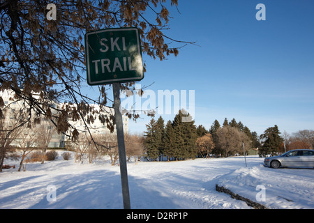 Sci di fondo sci trail nel parco parenti Saskatoon Saskatchewan Canada Foto Stock