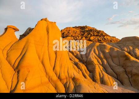 Badlands alla prima luce nel Parco nazionale Theodore Roosevelt, il Dakota del Nord, STATI UNITI D'AMERICA Foto Stock