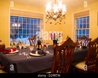 Residenziale formale sala da pranzo la tavola è impostata per un pasto, STATI UNITI D'AMERICA Foto Stock
