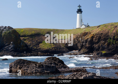 O, Oregon Coast, Newport, Yaquina Capo Faro, completata nel 1873, 93 piedi alta torre più alto in Oregon Coast Foto Stock