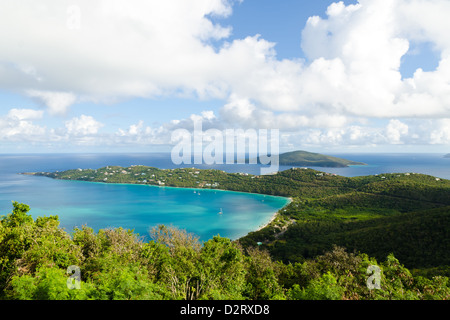 Vista del Magen,s Bay in san Tommaso, le Isole Vergini Americane da Drake's sede vantage point Foto Stock