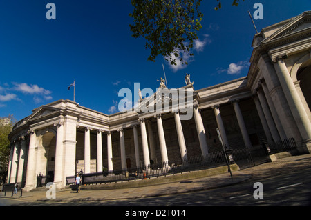 Orizzontale vista panoramica delle case irlandesi del Parlamento, decima na Parlaiminte, a Dublino. Foto Stock