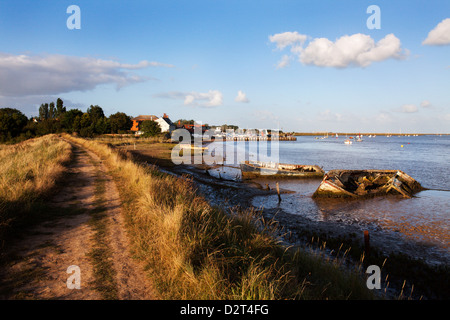 Via dal fiume a Orford Quay, Orford, Suffolk, Inghilterra, Regno Unito, Europa Foto Stock