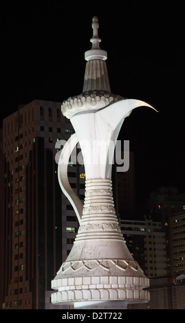 Arabian POT del caffè un monumento in Abu Dhabi, Emirati Arabi Uniti Foto Stock