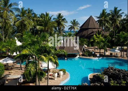 Diani Reef Beach resort, piscina, spiaggia di Diani, Kenya Foto Stock