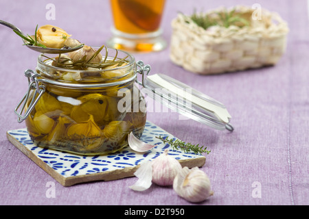 Bulbi di aglio proveniente dalla Cina in vetro Foto Stock