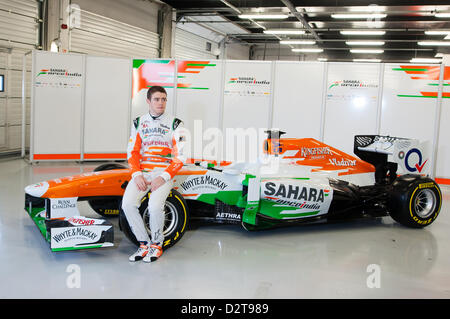 Silverstone, UK. Il 1 febbraio 2013. Autista Paul di Resta (GBR) si siede sulla Force India di nuovo 2013 F1 auto, la VJM06. Credito: Elaine Scott / Alamy Live News Foto Stock