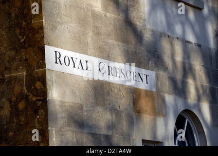 Royal Crescent perfetta architettura georgiana del XVIII secolo in bagno, Regno Unito Foto Stock