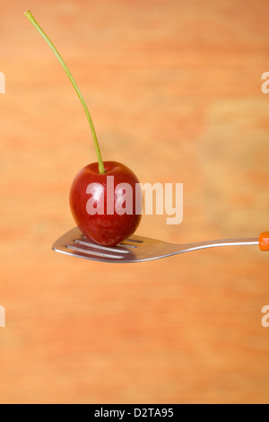 Ciliegio dolce al cioccolato con topping Foto Stock