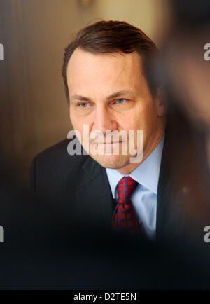 Ministro degli affari esteri polacco Radoslaw Sikorski dà una conferenza stampa presso l'Hotel Bayerischer Hof il primo giorno della 49a Conferenza di Monaco sulla politica di sicurezza a Monaco di Baviera, Germania, 01 febbraio 2013. La conferenza avrà luogo dal 01 al 03 febbraio 2013 e sarà assistito da circa 400 partecipanti provenienti da 90 paesi. Foto: TOBIAS HASE Foto Stock