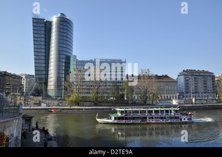 Canale del Danubio Vienna Foto Stock