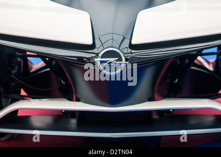 Parigi, Francia - 31 gennaio: esposizione "concept car". Concetto OPEL RAK-E, Gennaio 31, 2013 Parigi, Francia. Foto Stock