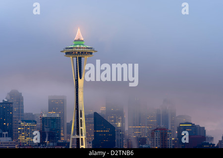 Lo Space Needle all'alba visto da Kerry Park, Seattle, Washington, Stati Uniti d'America Foto Stock