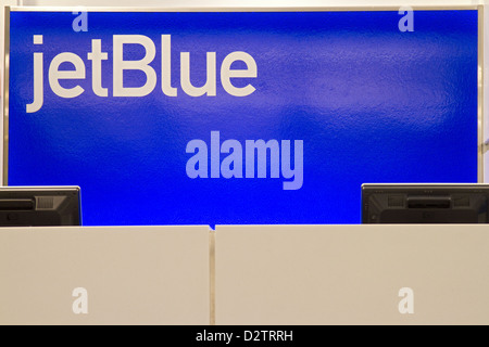 La JetBlue, Jet Blue, gate desk in aeroporto. Foto Stock