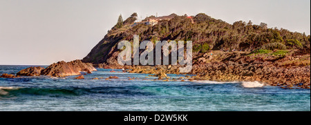 Una giornata di sole in spiaggia con ciottoli, Forster, NSW, Australia Foto Stock