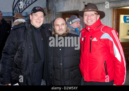 Da sinistra: HRH Albert Grimaldi, George Bedjamov (Presidente di Bob Federazione di Russia), Ivo Feriani (Presidente) FIBT Monaco Bob gara presso l'Olympia Bob Run a Saint Moritz (St.Moritz) Svizzera il 1 ° febbraio, 2013 Photo credit: fotoSwiss.com/cattaneo Foto Stock