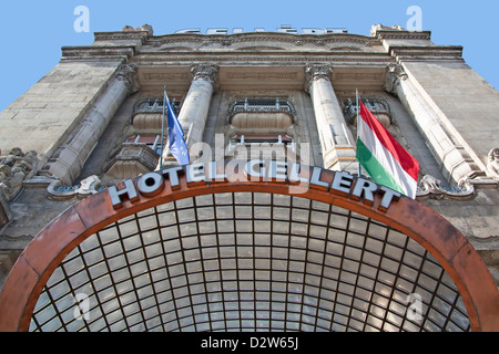 La facciata principale del famoso Gellert Hotel e Spa Termale a Budapest Ungheria Foto Stock