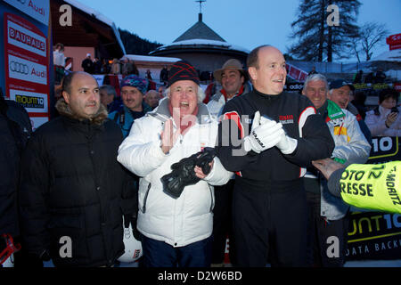 Da sinistra: George Bedjamov (Presidente di Bob Federazione di Russia), Yves Piaget (orologi), HRH Albert Grimaldi di Monaco gara di bob presso l'Olympia Bob Run a Saint Moritz (St.Moritz) Svizzera il 1 ° febbraio, 2013 Photo credit: fotoSwiss.com/cattaneo Foto Stock