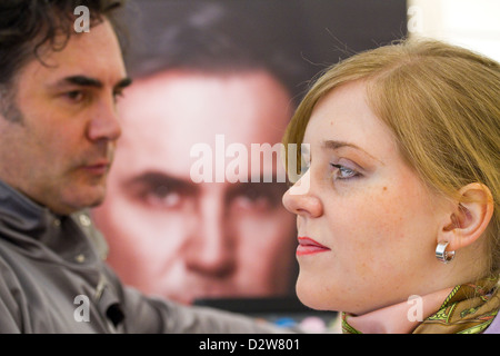 Berlino, Germania, Marco Starvisagist Mannozzi make-una giovane donna Foto Stock